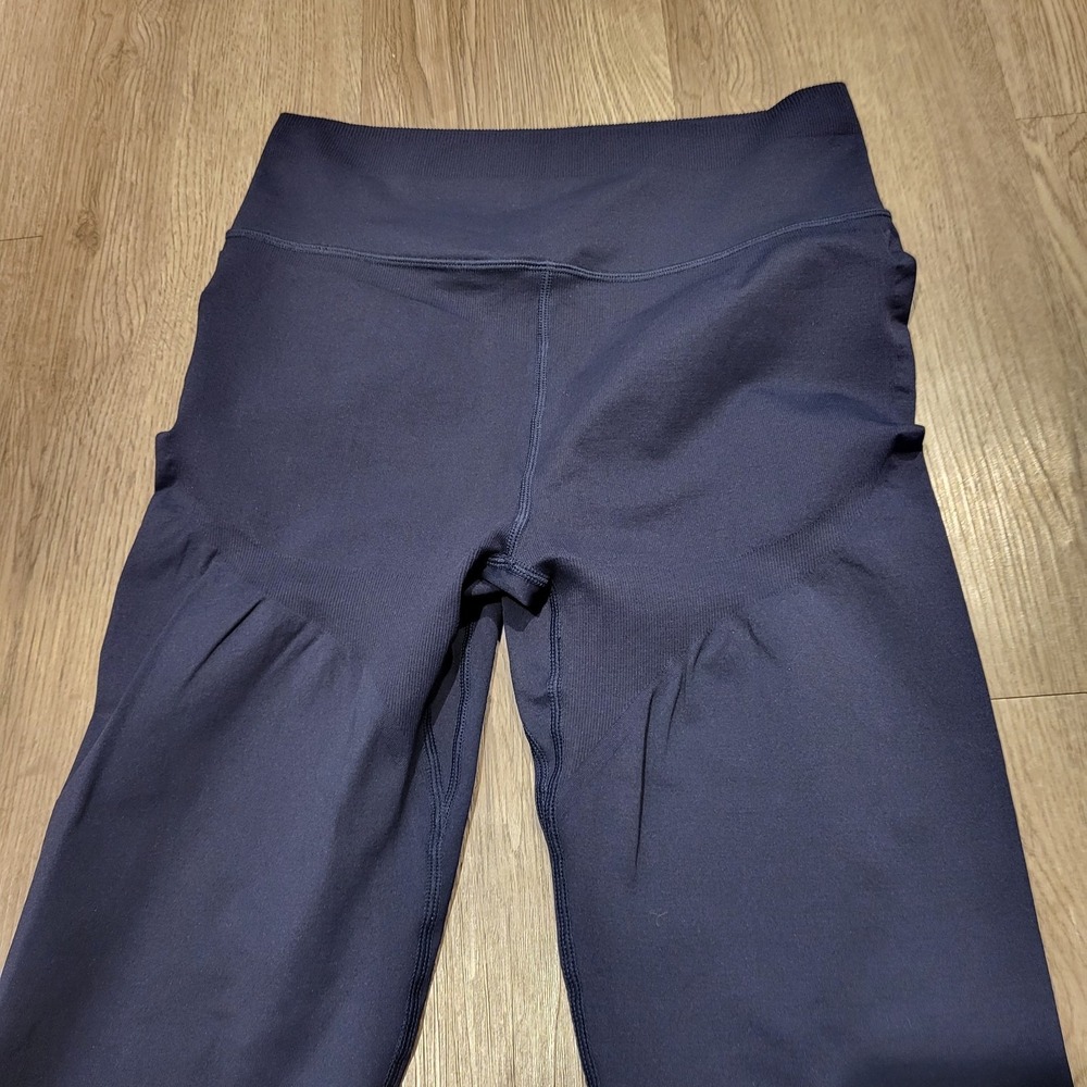 Fabletics High Waisted Flare Leggings Deep Navy -Size Medium-New w/o‎ Tag! - Picture 6 of 13
